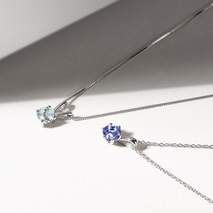 Batu permata biru terindah dalam perhiasan