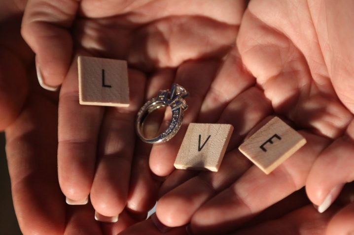 8 Hal yang Harus Dilakukan Semua Pasangan Setelah Mereka Mengatakan &#8220;Ya&#8221;
