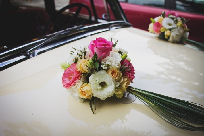 Pertanyaan Untuk Ditanyakan pada Perancang Bunga Pernikahan Anda