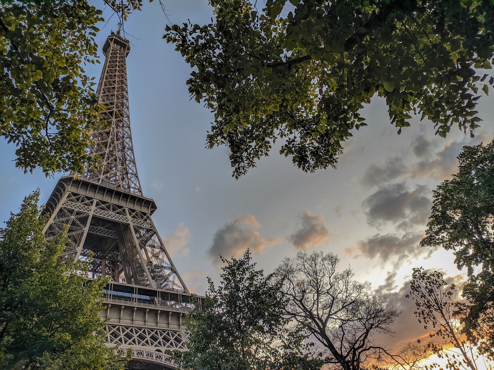 Rangkullah Alam Luar di Paris yang Indah