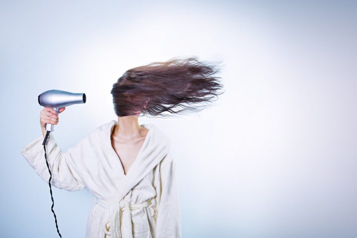 Air Keras Menyakiti Rambut Anda? Inilah Cara Memperbaikinya.