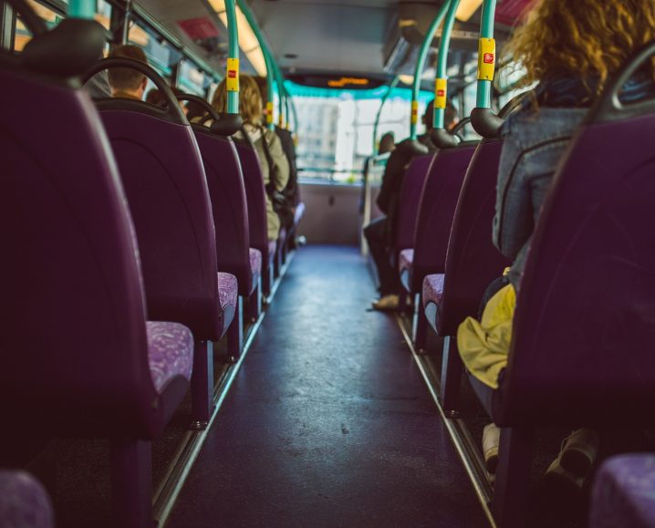 Pertimbangan Utama untuk Dipikirkan Sebelum Menyewa Bus Charter