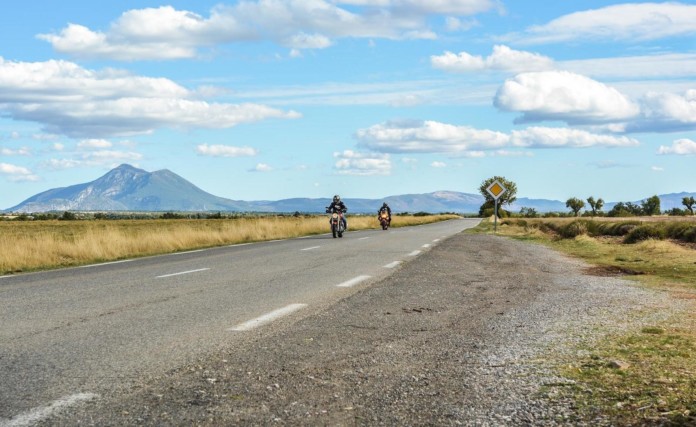 Pengendara Sepeda Motor Berpengalaman Menawarkan Saran Berharga untuk Berbagi Jalan