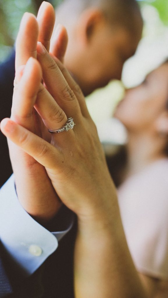 Cara mendesain cincin pertunangan Anda sendiri