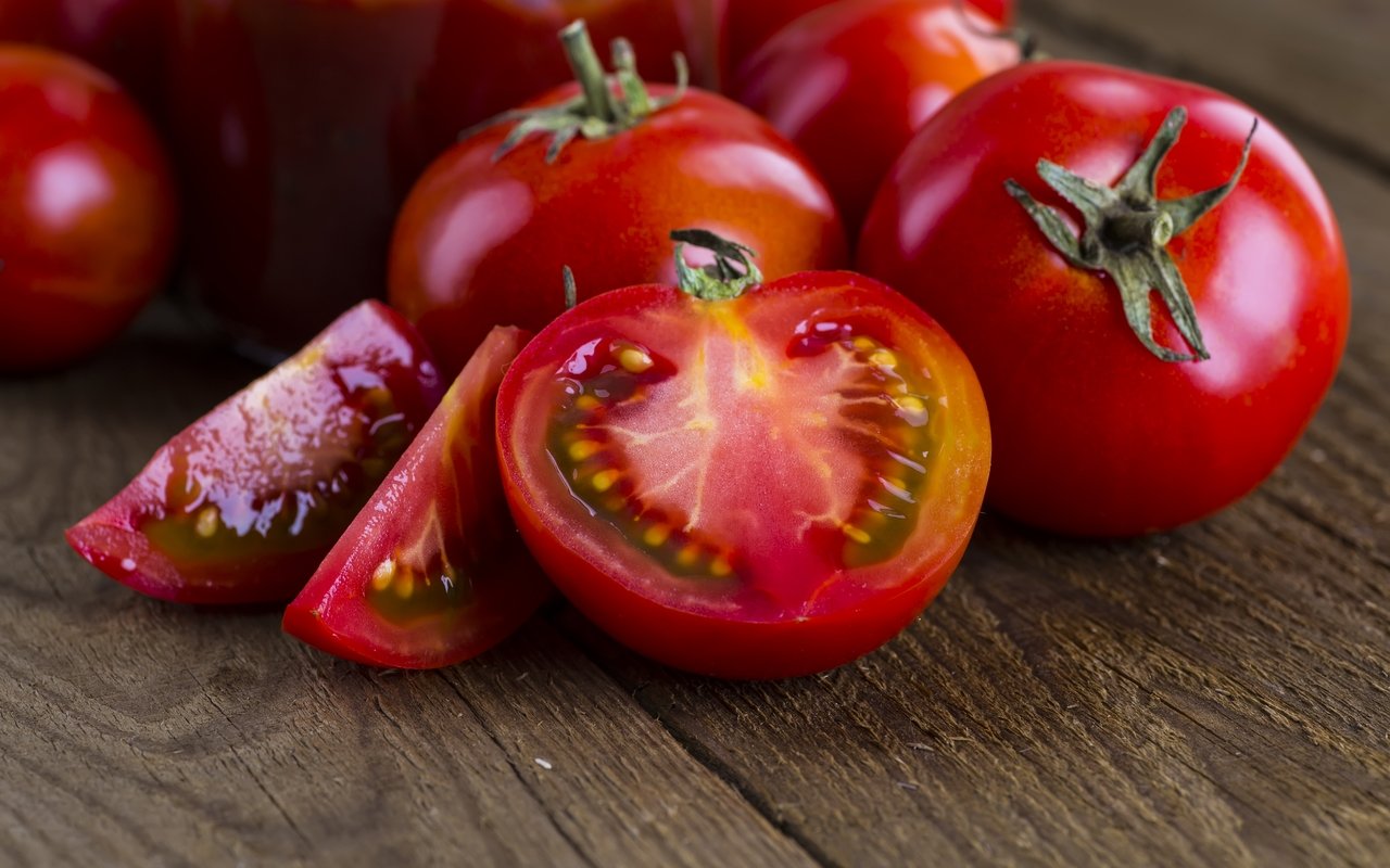 Apakah biji tomat buruk? 10 mitos dan fakta_0