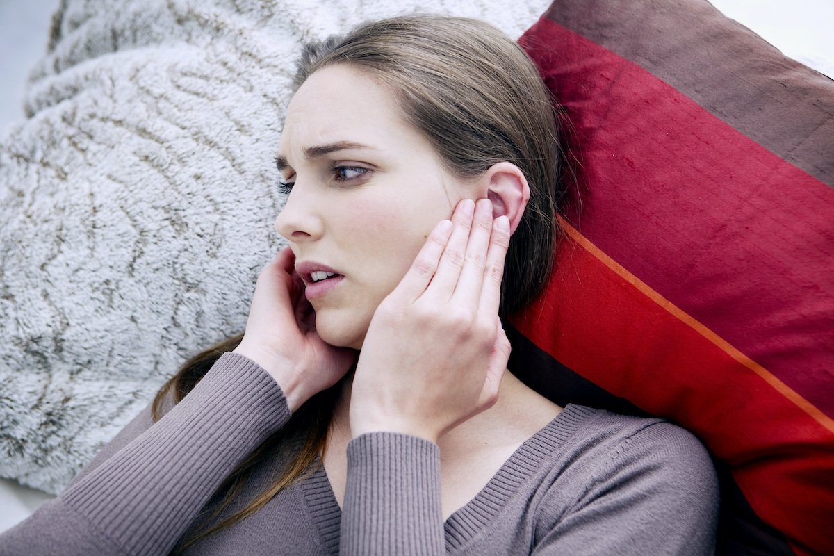 Dering di Telinga: 9 penyebab utama (dan apa yang harus dilakukan)_0