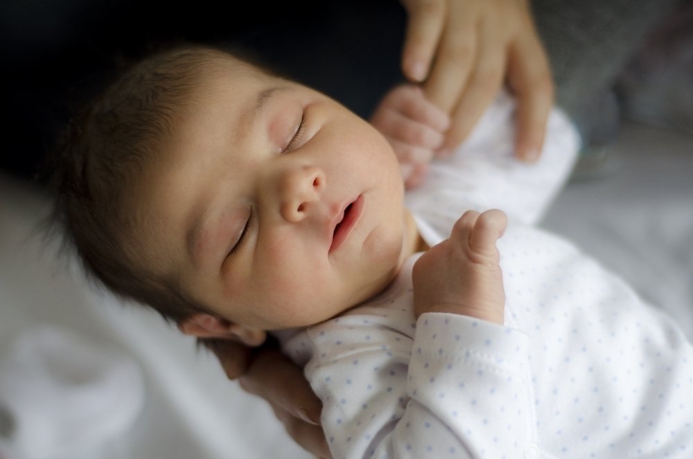 Bayi dengan tidur gelisah: apa yang bisa dan apa yang harus dilakukan_0