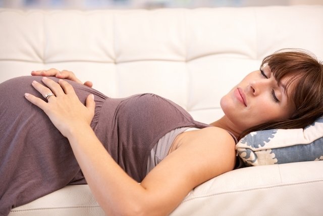 Berapa lama dalam kehamilan bayi mulai bergerak?_0