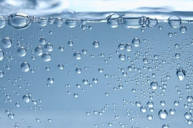 6 manfaat kesehatan dari air mineral_0