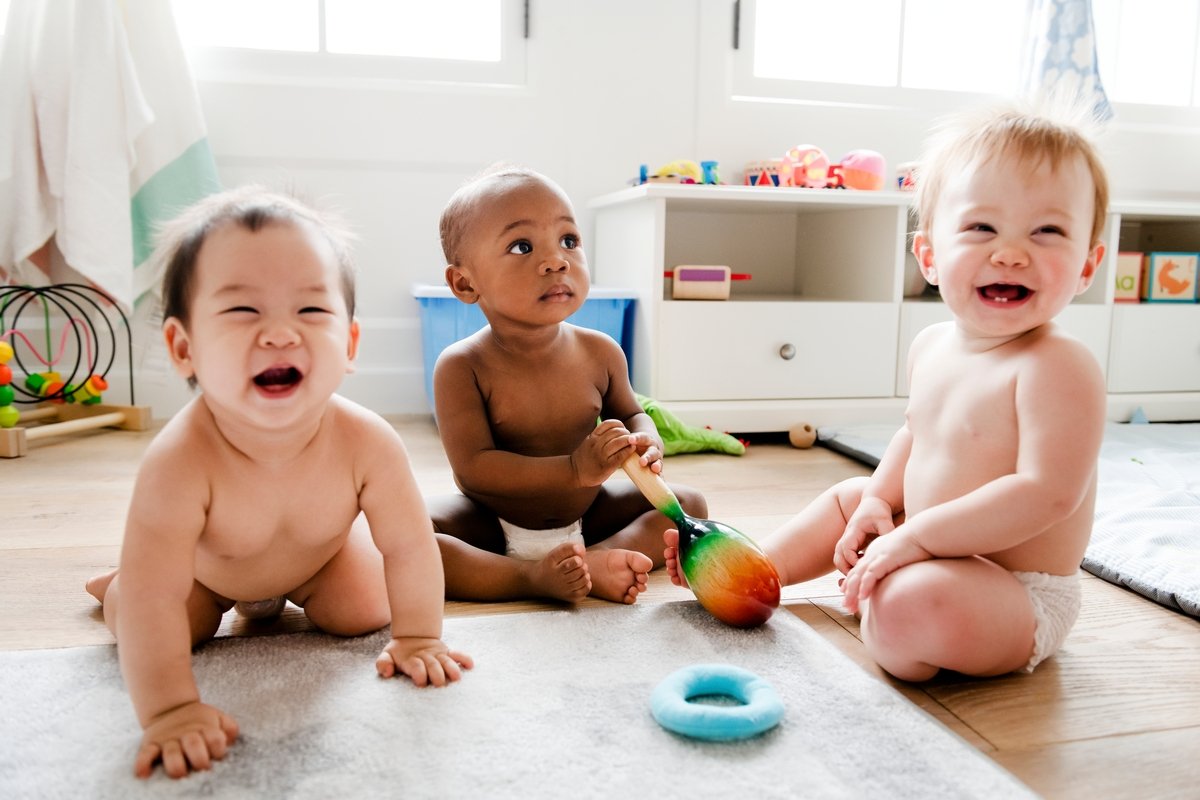 Perkembangan bayi pada usia 6 bulan: berat badan, tidur dan makanan_0