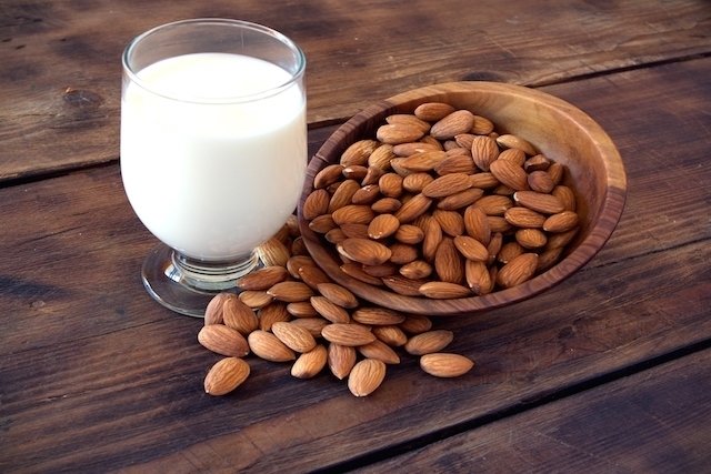 Manfaat susu almond dan cara membuatnya_0
