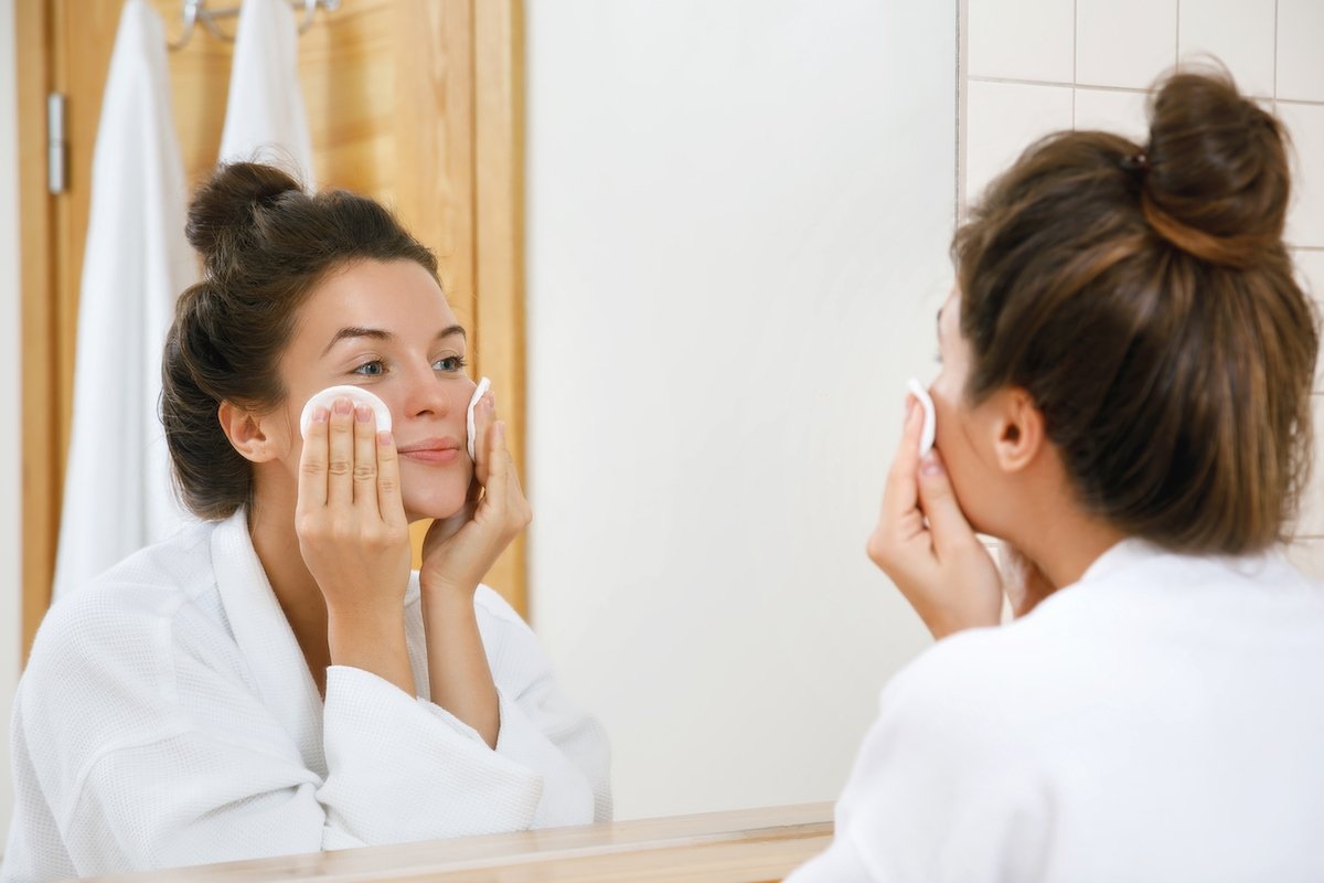 Serum fisiologis pada wajah: manfaat dan cara pemakaian_0