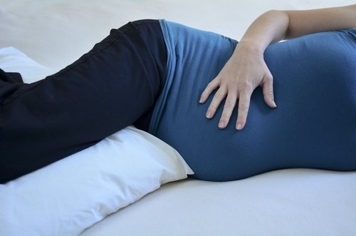 Bisakah wanita hamil tidur telentang? (dan posisi yang lebih baik)_0