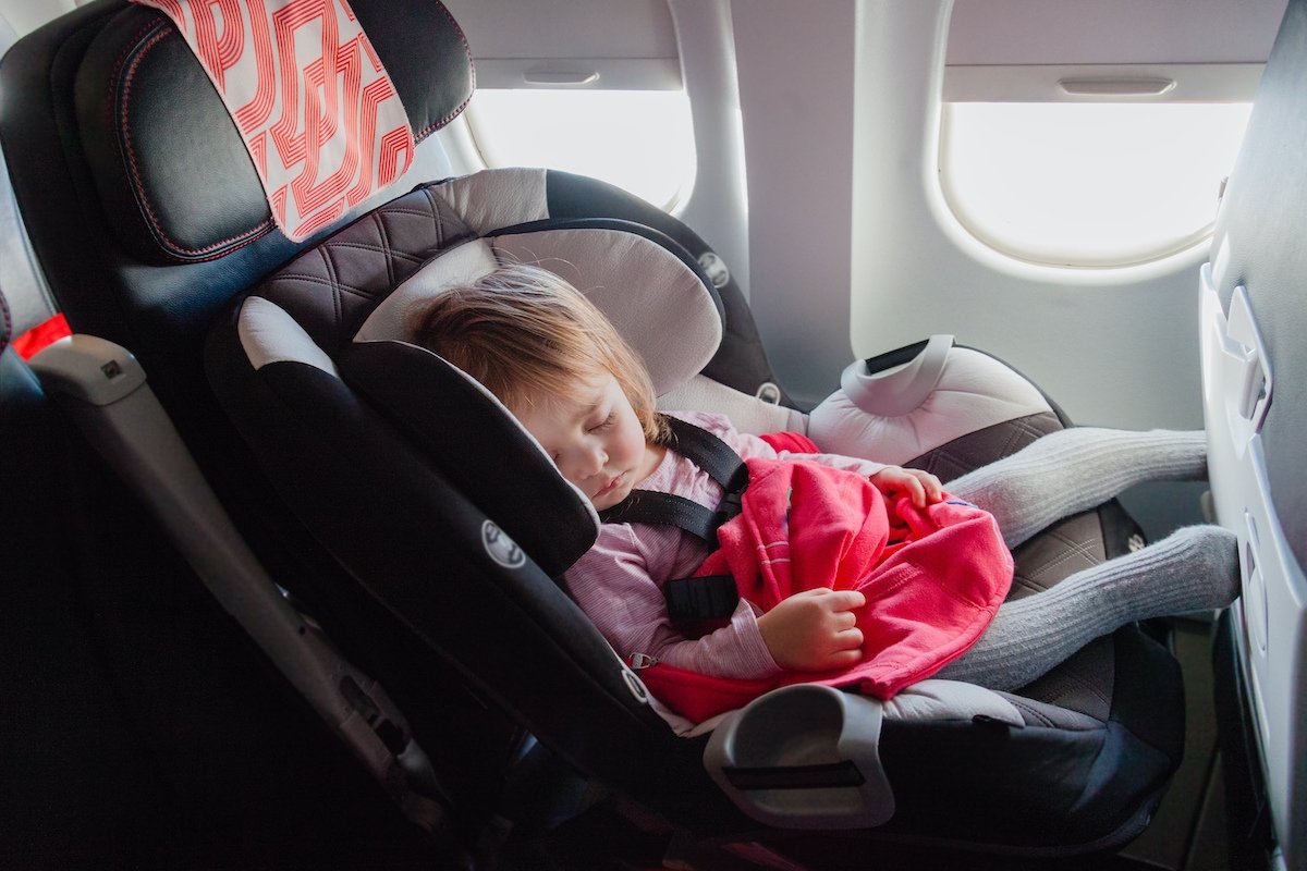 Berapa bulan bayi bisa bepergian dengan pesawat?_0